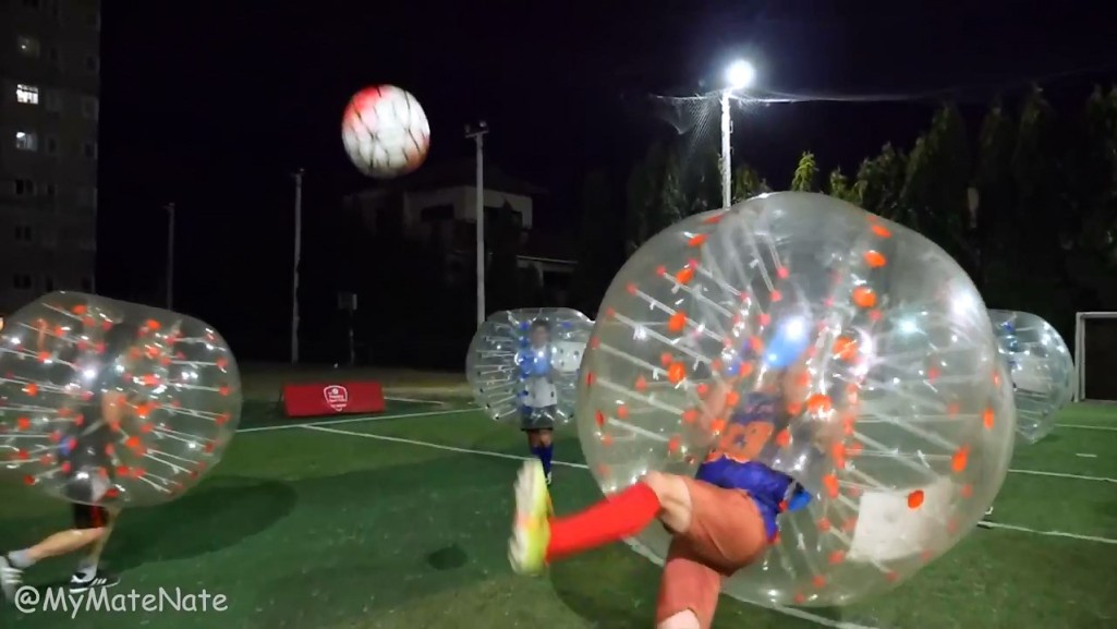 BKK BUBBLE BALL! บับเบิ้ลฟุตบอล in 4K (Ultra Hi-Def).mp4_snapshot_02.01_[2015.09.09_11.50.21]