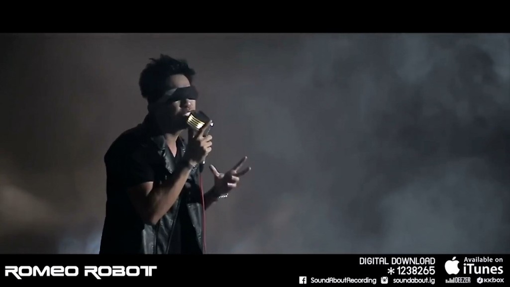 ROMEO ROBOT - เรื่องร้ายแรง [ BADNESS ]  OFFICIAL MV.mp4_snapshot_00.37_[2015.09.14_14.23.57]
